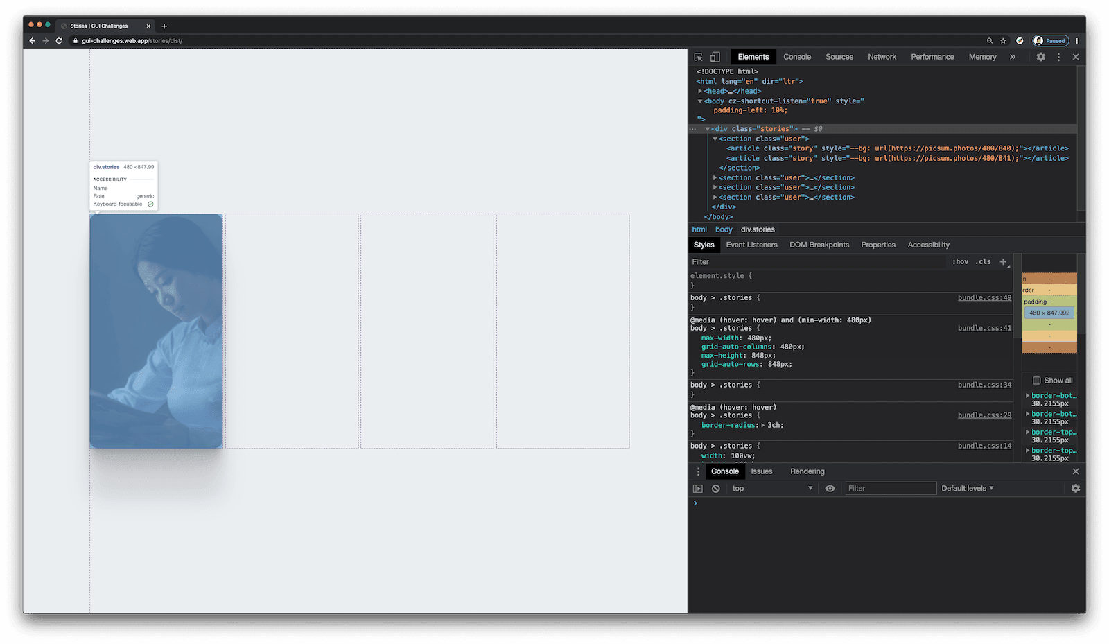 Chrome と DevTools が開き、フル幅のレイアウトを示すグリッド ビジュアルが表示される