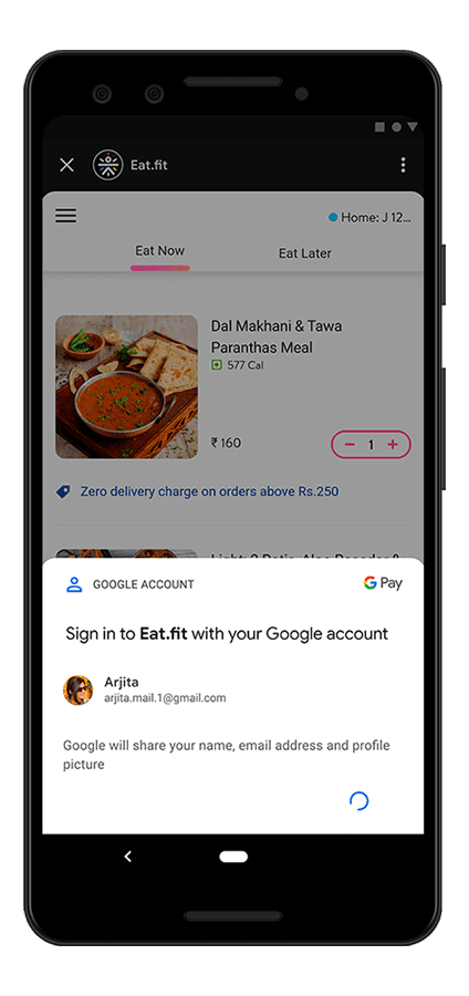 Google Pay スーパーアプリで実行されている Eat.fit ミニアプリ。ログイン用のボトムシートが表示されています。