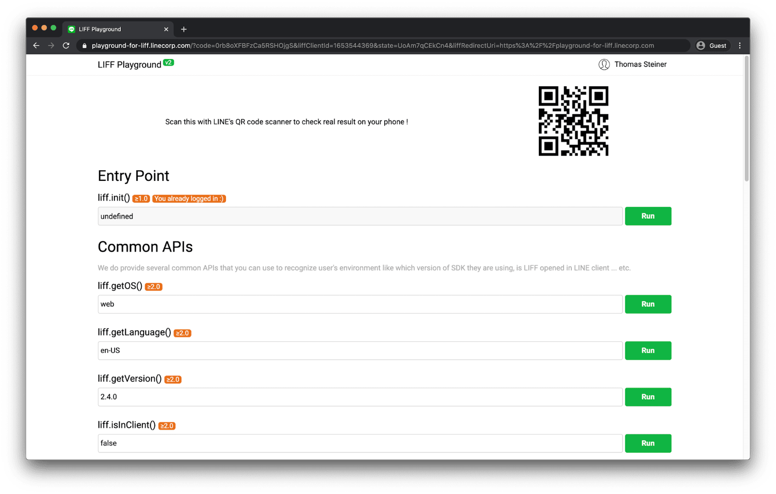 ウェブブラウザで実行されている LINE Playground デモアプリ。`liff.getOS()` が「web」を返していることを示しています。