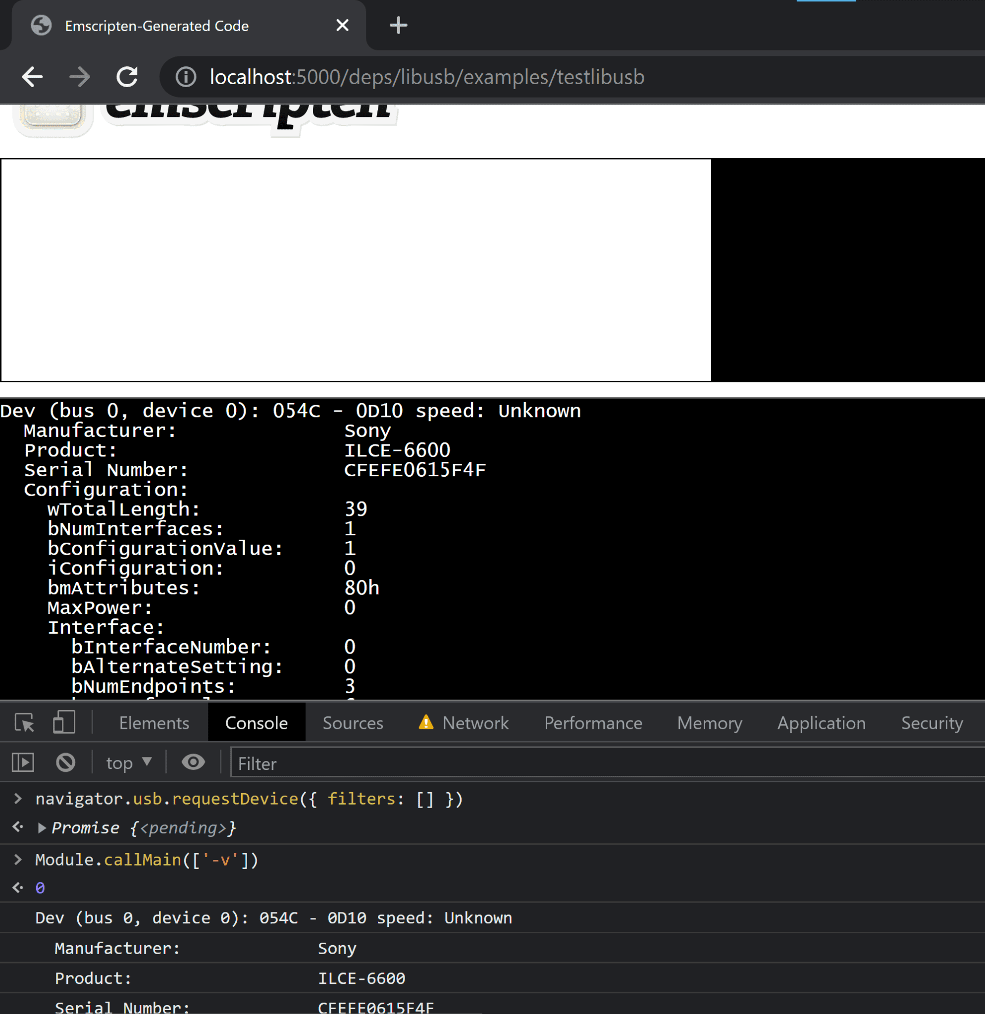 DevTools가 여전히 열려 있는 상태에서 다음 단계의 스크린샷 기기가 선택된 후 Console은 상세 모드로 `testlibusb` 앱을 실행하는 새 표현식 `Module.callMain([&#39;-v&#39;])`을 평가했습니다. 출력에는 이전에 연결된 USB 카메라에 관한 다양한 세부정보(예: 제조업체 Sony, 제품 ILCE-6600, 일련번호, 구성)가 표시됩니다.