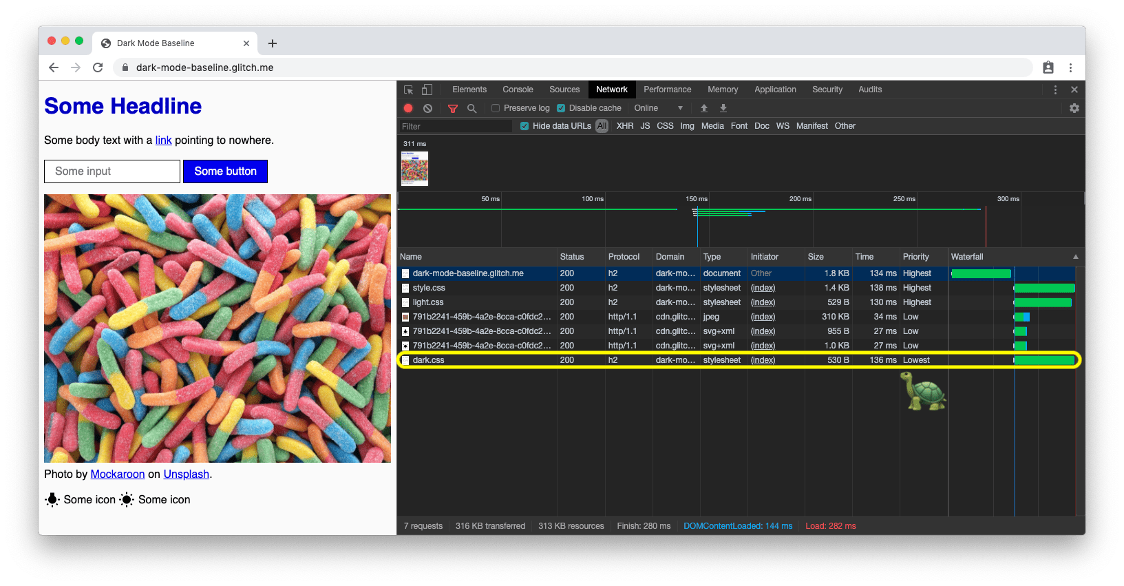 明るいモードでダークモードの CSS が優先度が最も低く読み込まれる仕組みを示すネットワーク読み込み図