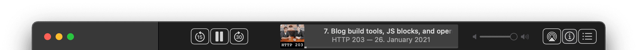 Una barra del titolo dell&#39;app Podcasts per macOS che mostra i pulsanti di controllo multimediale e i metadati del podcast attualmente in riproduzione.