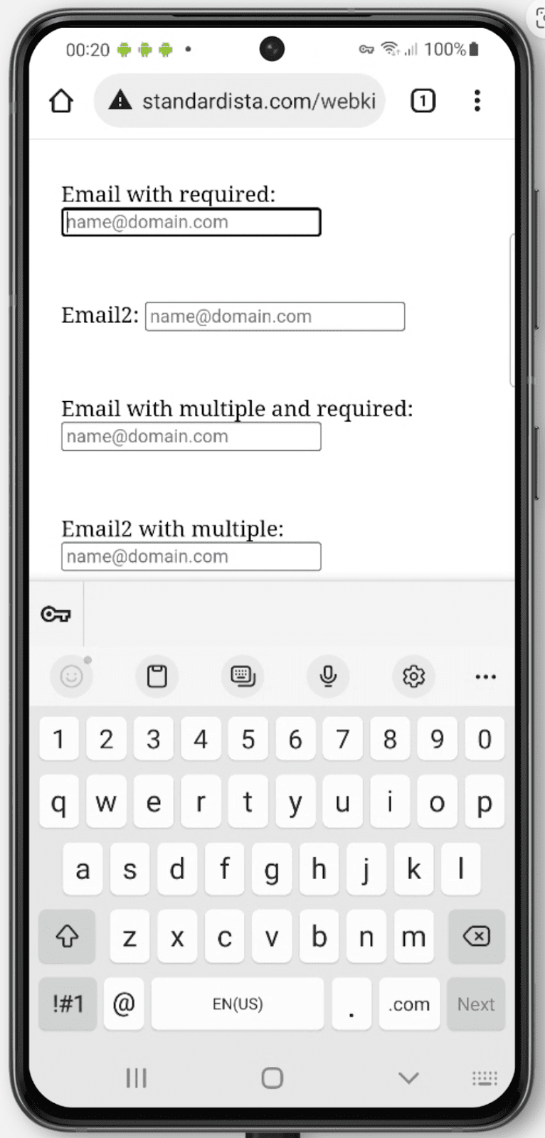 Clavier Android affichant le type de saisie &quot;type=email&quot;.